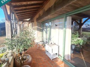 Propriété au calme avec dépendances et terrain