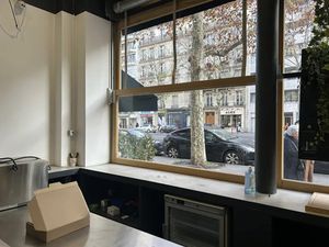 Boutique de 50m2 dont 30m2 A louer Boulevard de Courcelles Paris 17