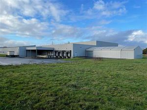 Location entrepôt / local d'activités JANZE 5 160 m²