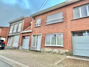 Grote woning met mogelijks vier kamers  garage en ruime tuin