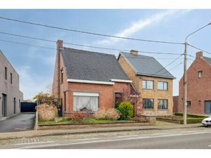 Stevige woning  met atelier en grote tuin.