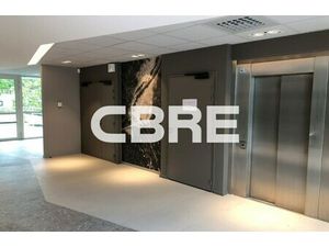 Location Local Professionnel 559m²