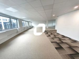 A LOUER  Quartier d'affaires Mont d'Est