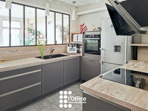 La Chaume  appartement T2 ou local professionnel en rez de chaussée!