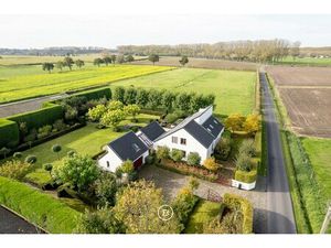 Huis te koop in Sint-Kruis met 4 slaapkamers