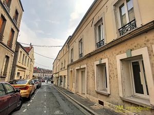 A LOUER LOCAL PROFESSIONNEL PLACE ST JEAN FACE NOUVEAU CINEMA DE MELUN