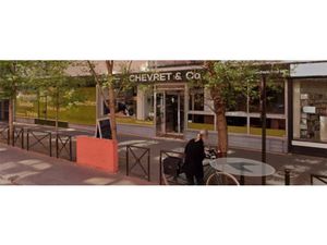 Boutique avec une façade de 15 mètres / Rue Baudin