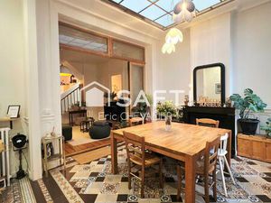 Maison avec cachet  4 chambres grand jardin proche métro et tram