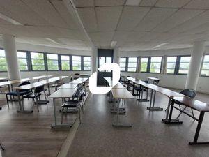 A LOUER  PLUSIEURS SURFACES RENOVEES A POISSY