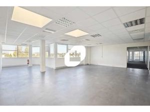 A VENDRE  BATIMENT PROCHE A86