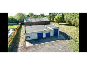 Terrain industriel (6 649 m²) avec permis de construire pour