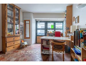 ABBESSES CHARMANT BUREAU TRAVERSANT