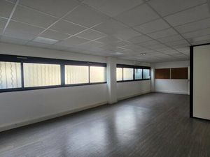 Location - bureau Près-D 'arènes - 108m²