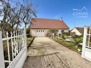 Mesland – Superbe maison rénovée avec piscine  terrasses et garage