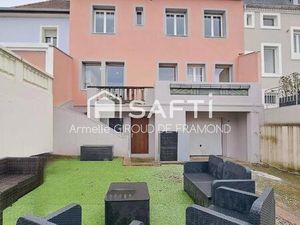 A Mulhouse  maison mitoyenne de 194 m2   8 pièces   6chambres sur terrain de 221 m2 avec t