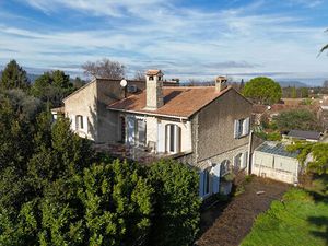 RARE A PIERRELATTE: IMMEUBLE AVEC 2 APPARTEMENTS T4 INDEPENDANTS- PARCELLE DE 2073M².