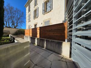 À LOUER Studio 28 m2 climatisé avec parking Avignon Remp