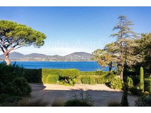 Superbe villa-appartement en rez-de-jardin avec vue mer  jardin privé et piscine – Aux...