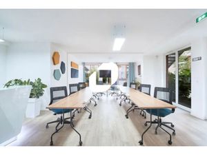 A LOUER  Locaux type loft au pied de la vache noire !