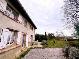 Propriété de caractère – Vue dominante  piscine  installations équestres  calme absolu...