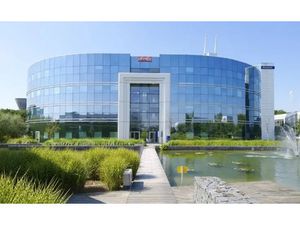 UN DES PLUS BEAUX IMMEUBLES DU PARC