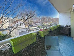 T2/3 avec exterieur stationnement et gardien 13010