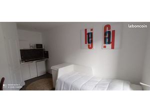 Studio MEUBLE en plein centre ville de Gien dans une impasse calme