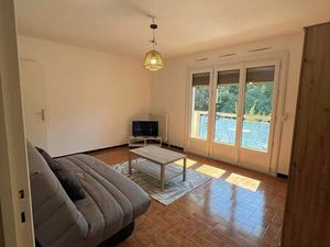 F1 32m2 meublé quartier Hopitaux Facultés 670 CC avec place de parking