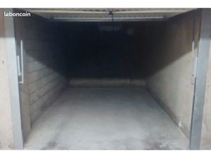 Garage à proximité du tram t3 Décines grand large