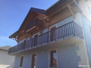 Location T2 La Roche centre ville garage balcon calme vue +++