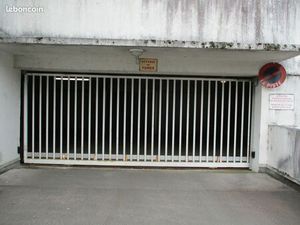 LIMOGES  rue WAGNER  garage  double fermeture