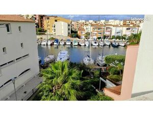 LE CAP D'AGDE: Vue chenal STUDIO + CABINE ET PARKING PISCINE