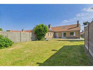 Semi plain-pied avec 4 chambres dans un clos résidentiel cal