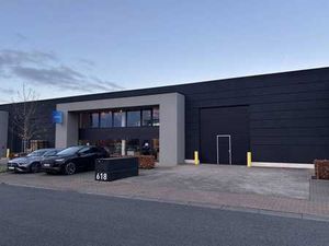 Entrepôt avec bureau à louer près de la sortie E403 Roeselar