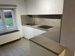 Chouette petite maison idéalement située