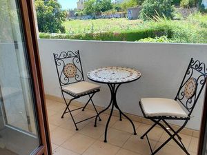 GOLFE JUAN Charmant studio meublé  climatisé  rénové de 17.87m² + mezzanine avec place de 