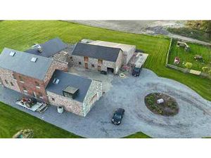 Ferme d'exception au coeur de la campagne.