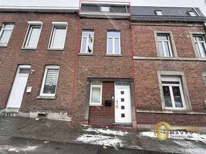 Maison mitoyenne 3 chambres rénovée.