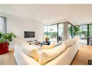 Villa contemporaine avec jardin ensoleillé à Knokke