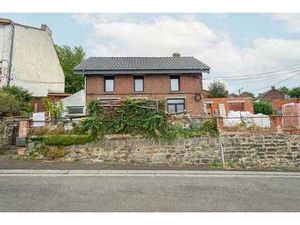 Maison 4 façades à parachever avec garage!