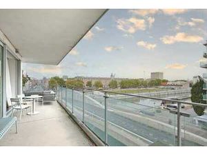 Centre : Appartement récent : terrasse de 15 m²  2 parkings