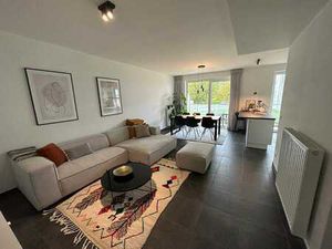 2CH ± 82M² + TERRASSE ± 11 5M2 + PKG + CAVE PEB A