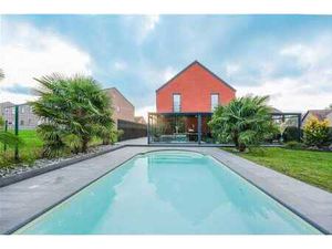 Superbe maison 4 façades avec piscine !