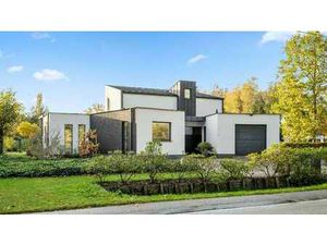 Moderne villa 247m² met bijgebouw-garage en zwembad op 58...