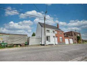 Gezellige halfopenwoning met garage  ruime tuin en 3 slaa...