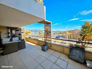 Appartement T3 avec vue mer et grande terrasse semi-couverte