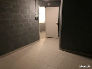 Local de stockage 13 m2 parking des lices