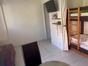 Studio meublé rénové à deux pas de la plage – Balcon Est/Sud-Est  climatisation réversible