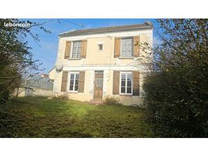 Maison ancienne avec beau potentiel