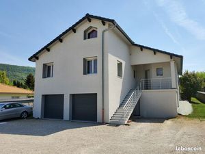 LAGNIEU hypercentre - villa d'architecte T9 récente de 185 m²